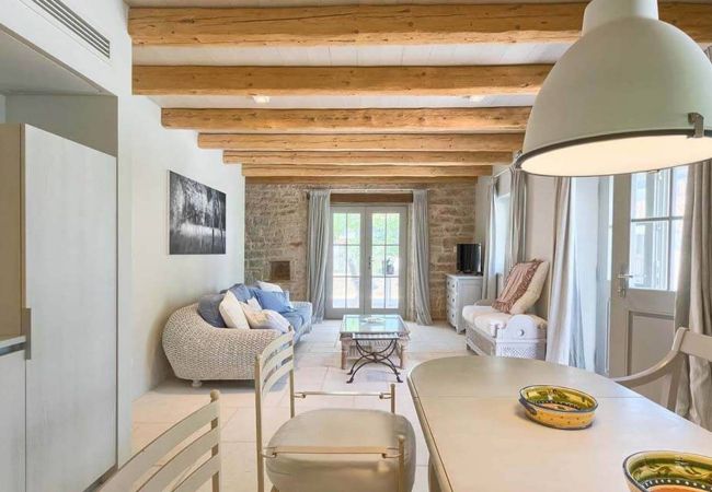 Villa in Radovani - Villa Charlotte for 14 persons with 73m2 Pool in Central Istria - Daily Housekeeping & Breakfast Service Villa in Radovani - Villa Charlotte for 14 persons with 73m2 Pool in Central Istria - Daily Housekeeping & Breakfast Service