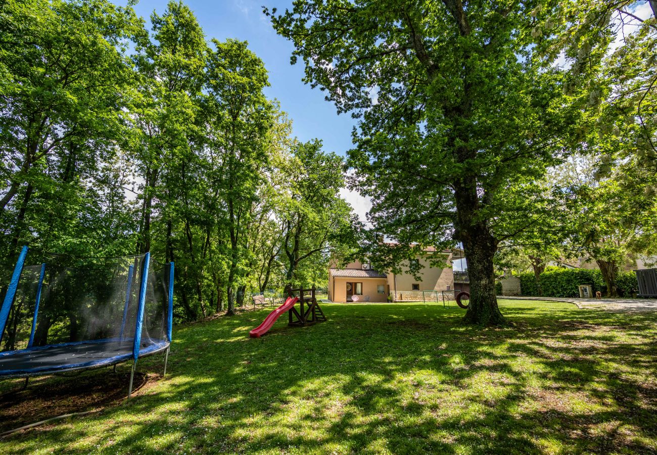 Villa in Svetvincenat - Villa Ferlini in Central Istria with private 10000 m2 garden, wellness & family activities on plot