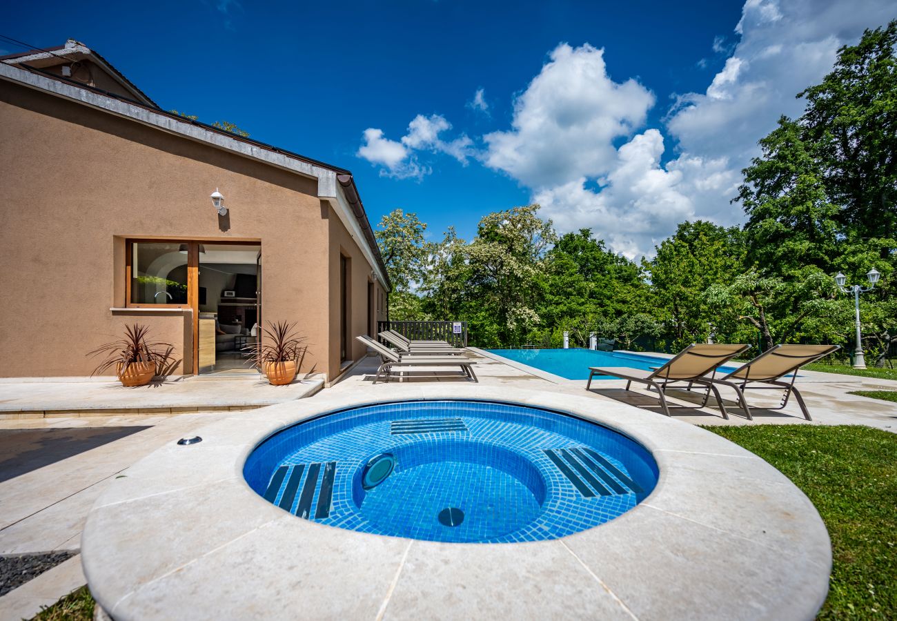 Villa in Svetvincenat - Villa Ferlini in Central Istria with private 10000 m2 garden, wellness & family activities on plot