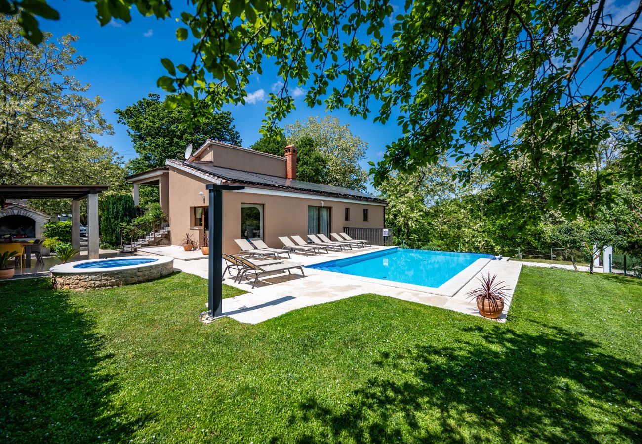 Villa in Svetvincenat - Villa Ferlini in Central Istria with private 10000 m2 garden, wellness & family activities on plot