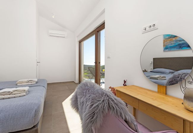 Villa in Peruški - Villa Ogradina near Pula with sea view for 5 persons only 3 km from the Beach Villa in Peruški - Villa Ogradina near Pula with sea view for 5 persons only 3 km from the Beach