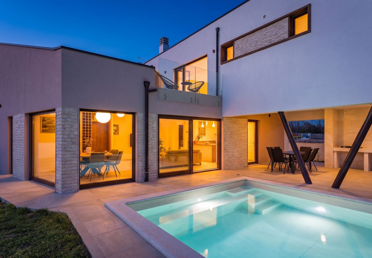 Villa in Peruški - Villa Ogradina near Pula with sea view for 5 persons only 3 km from the beach - pet friendly