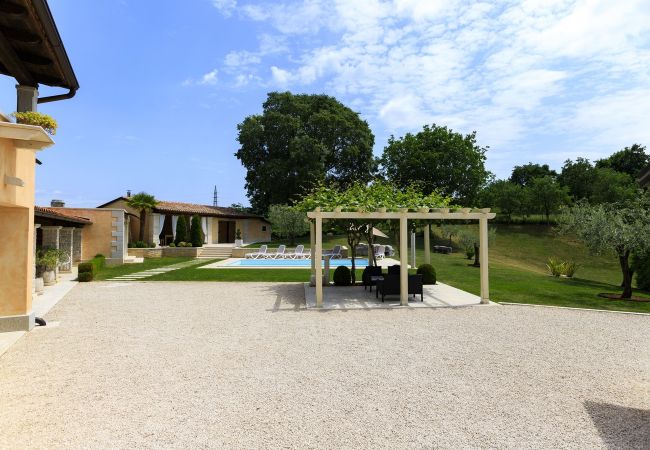 Villa in Pazin - Villa Viscum in Central Istria for 8 persons with large garden - pet friendly Villa in Pazin - Villa Viscum in Central Istria for 8 persons with large garden - pet friendly