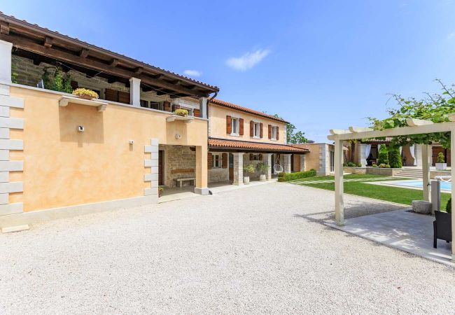 Villa in Pazin - Villa Viscum in Central Istria for 8 persons with large garden - pet friendly Villa in Pazin - Villa Viscum in Central Istria for 8 persons with large garden - pet friendly