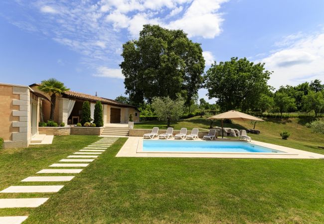 Villa in Pazin - Villa Viscum in Central Istria for 8 persons with large garden - pet friendly Villa in Pazin - Villa Viscum in Central Istria for 8 persons with large garden - pet friendly