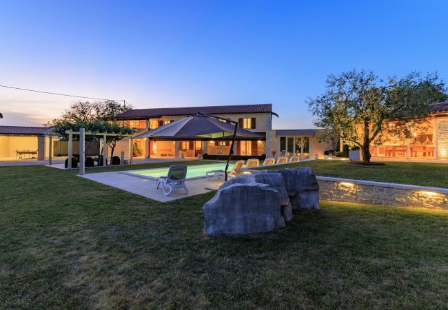 Villa in Pazin - Villa Viscum in Central Istria for 8 persons with large garden - pet friendly Villa in Pazin - Villa Viscum in Central Istria for 8 persons with large garden - pet friendly
