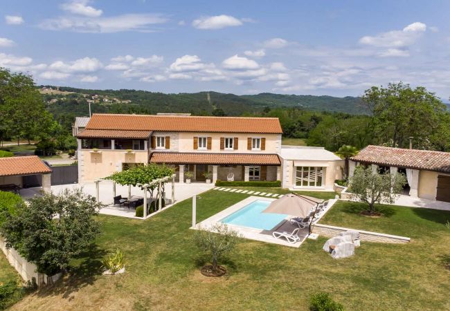 Villa in Pazin - Villa Viscum in Central Istria for 8 persons with large garden - pet friendly Villa in Pazin - Villa Viscum in Central Istria for 8 persons with large garden - pet friendly