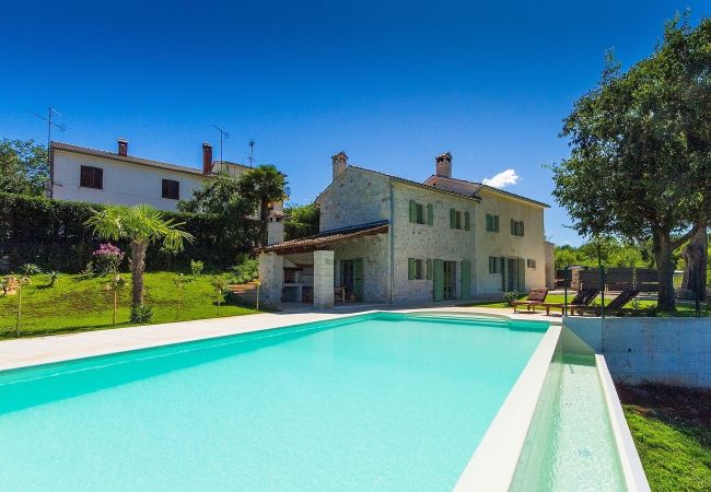 Villa in Rakotule - Villa Zvonar near Motovun with large pool (62m2) and whirlpool Villa in Rakotule - Villa Zvonar near Motovun with large pool (62m2) and whirlpool
