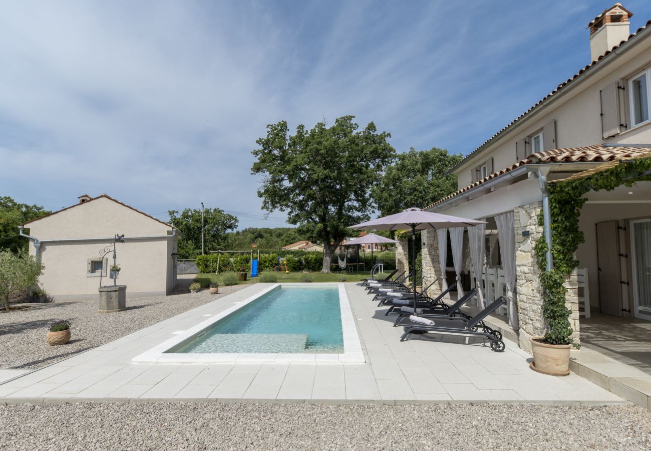 Villa in Sveti Bartul - Villa Batelica near Labin with private pool, large garden, kids playground & sport activities 