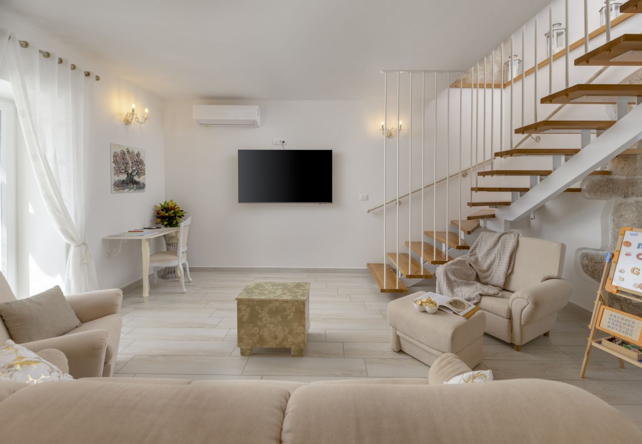 Villa in Sveti Bartul - Villa Batelica near Labin with private pool, large garden, kids playground & sport activities 
