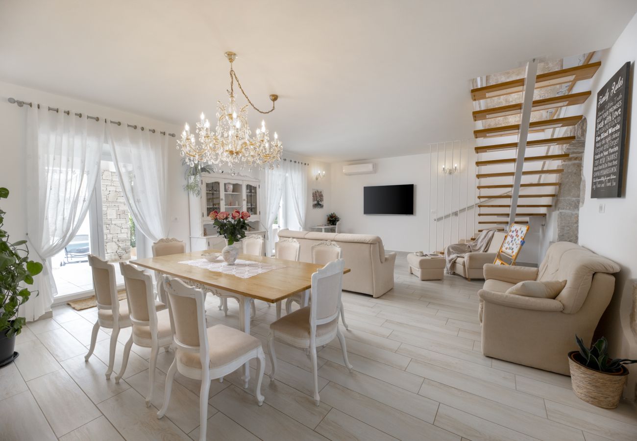 Villa in Sveti Bartul - Villa Batelica near Labin with private pool, large garden, kids playground & sport activities 