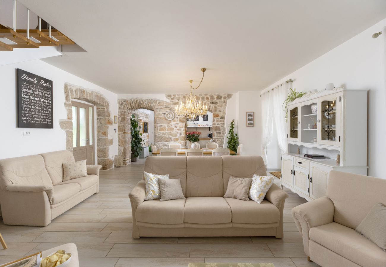 Villa in Sveti Bartul - Villa Batelica near Labin with private pool, large garden, kids playground & sport activities 