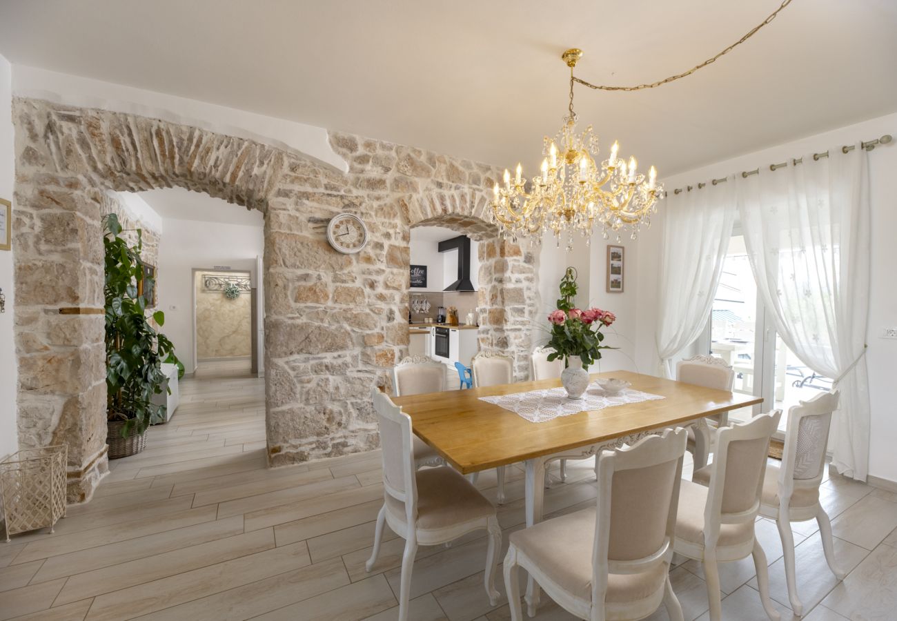 Villa in Sveti Bartul - Villa Batelica near Labin with private pool, large garden, kids playground & sport activities 