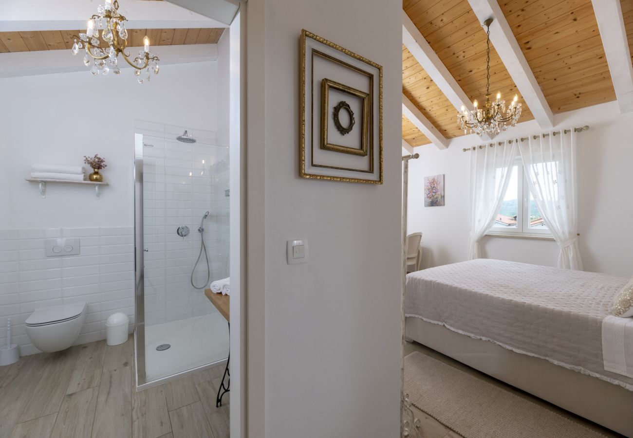 Villa in Sveti Bartul - Villa Batelica near Labin with private pool, large garden, kids playground & sport activities 