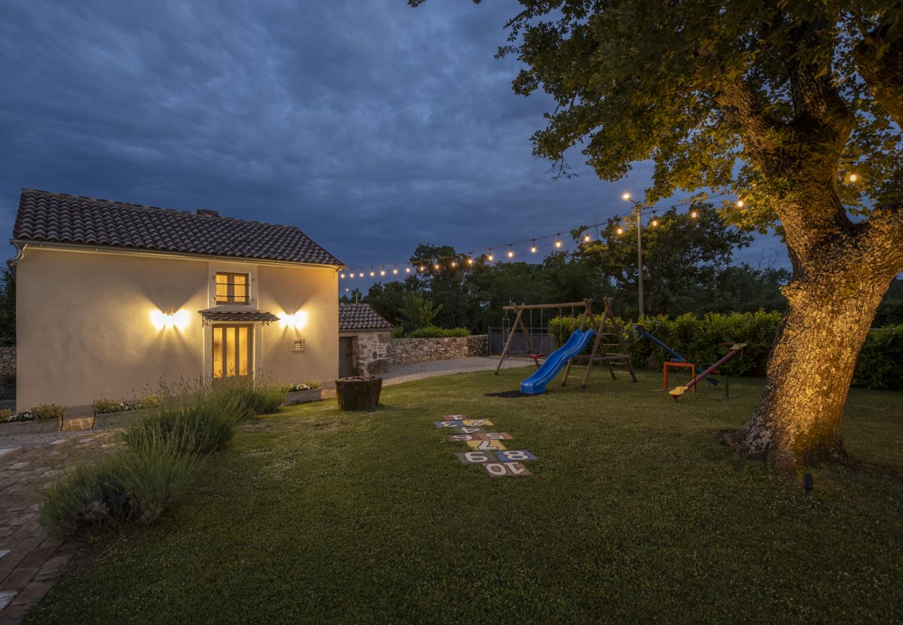 Villa in Sveti Bartul - Villa Batelica near Labin with private pool, large garden, kids playground & sport activities 