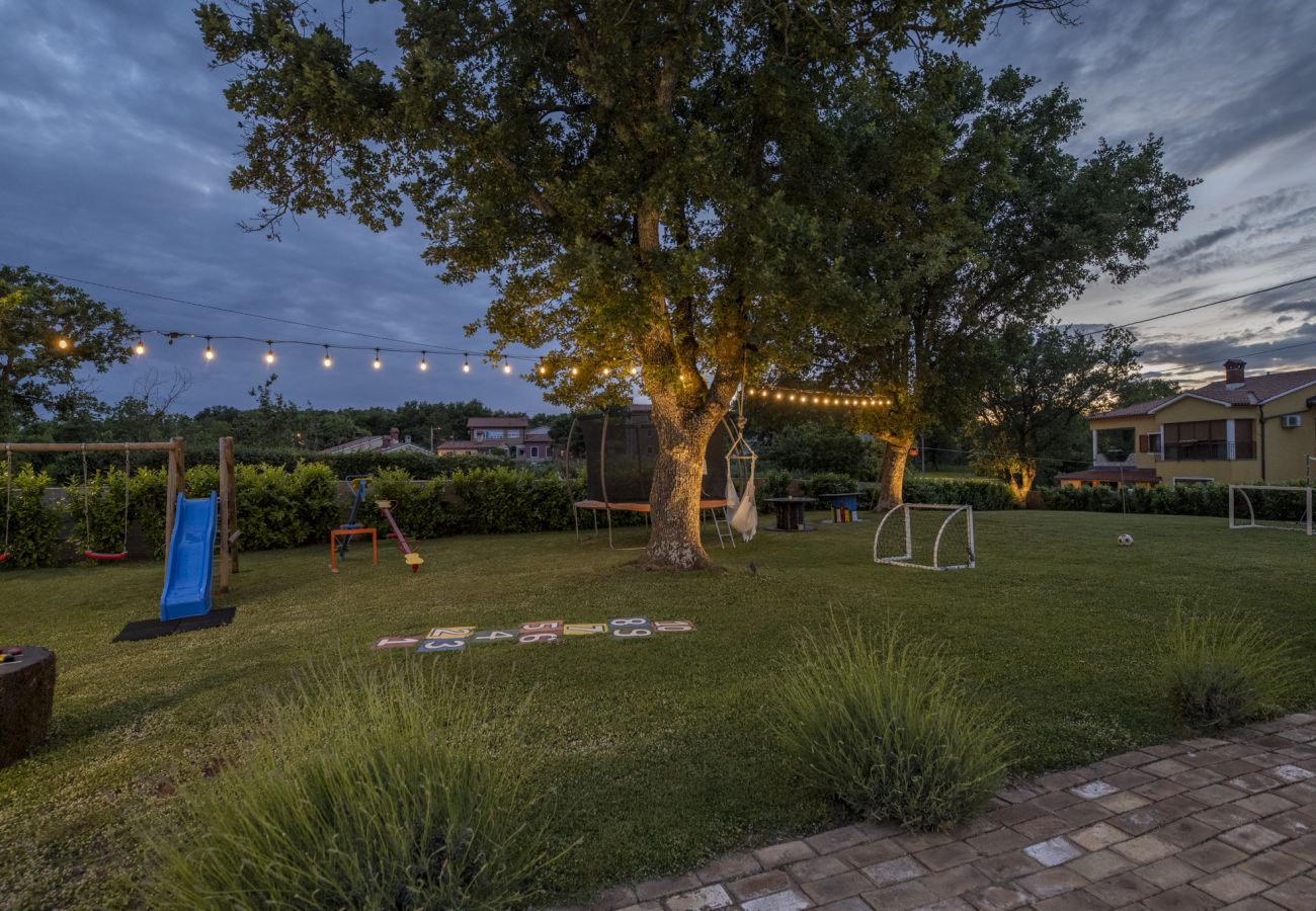 Villa in Sveti Bartul - Villa Batelica near Labin with private pool, large garden, kids playground & sport activities 