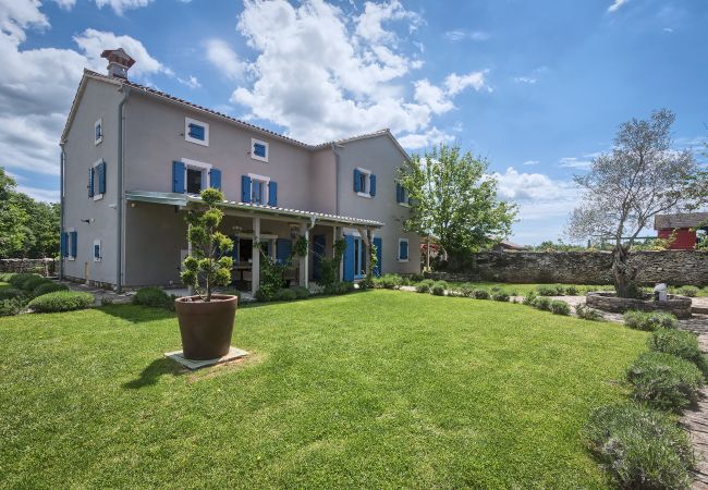 Villa in Cabrunici - Stancija Cabrunici in Central Istria with large garden and Wellness