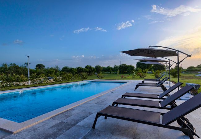 Villa in Cabrunici - Stancija Cabrunici in Central Istria with large garden and Wellness