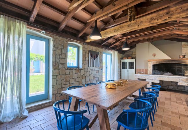 Villa in Cabrunici - Stancija Cabrunici in Central Istria with large garden and Wellness