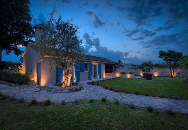 Villa in Cabrunici - Stancija Cabrunici in Central Istria with large garden and Wellness Villa in Cabrunici - Stancija Cabrunici in Central Istria with large garden and Wellness