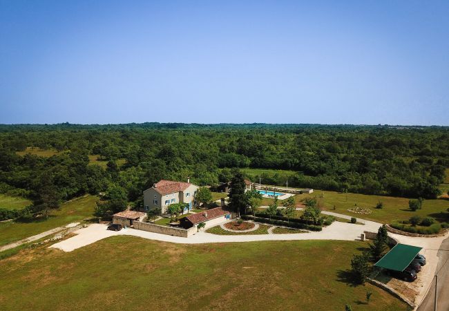 Villa in Cabrunici - Stancija Cabrunici in Central Istria with large garden and Wellness Villa in Cabrunici - Stancija Cabrunici in Central Istria with large garden and Wellness