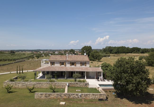 Villa in Umag - Stancija Katarina di Maladel in Umag with wellness, sea view and 2 km from the beach