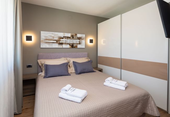 Villa in Pag - Villa Emma on Island Pag for 14 persons with sea view, wellness & pool heating Villa in Pag - Villa Emma on Island Pag for 14 persons with sea view, wellness & pool heating