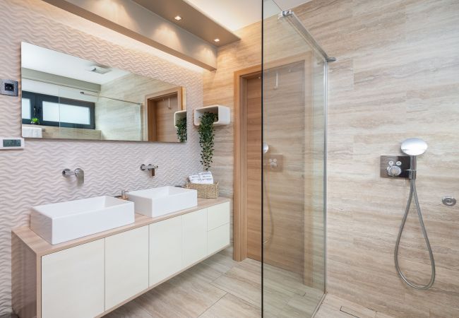 Villa in Pag - Villa Emma on Island Pag for 14 persons with sea view, wellness & pool heating Villa in Pag - Villa Emma on Island Pag for 14 persons with sea view, wellness & pool heating