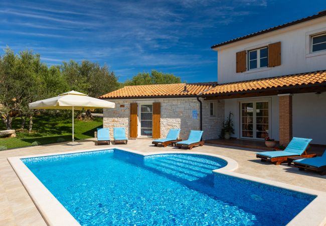 Villa in Peruški - Villa Loverka near Pula only 3 km from the beach with sea view Villa in Peruški - Villa Loverka near Pula only 3 km from the beach with sea view
