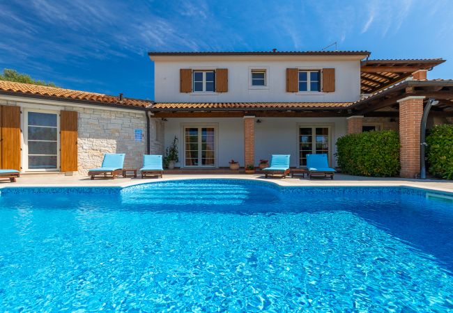Villa in Peruški - Villa Loverka near Pula only 3 km from the beach with sea view Villa in Peruški - Villa Loverka near Pula only 3 km from the beach with sea view