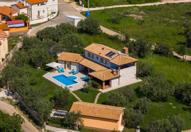 Villa in Peruški - Villa Loverka near Pula only 3 km from the beach with sea view Villa in Peruški - Villa Loverka near Pula only 3 km from the beach with sea view