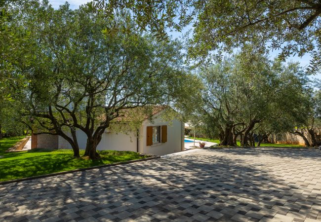 Villa in Peruški - Villa Loverka near Pula only 3 km from the beach with sea view Villa in Peruški - Villa Loverka near Pula only 3 km from the beach with sea view