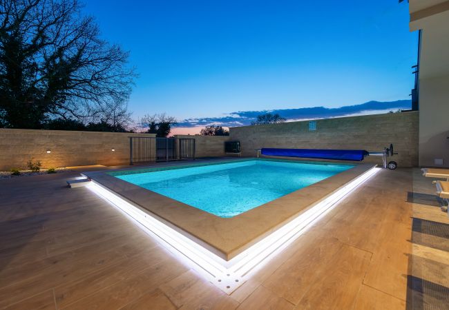 Villa in Medulin - Villa Bay I near Medulin for 9 people with heated pool - playground & whirpool only 100 meters from the beach - pet friendly Villa in Medulin - Villa Bay I near Medulin for 9 people with heated pool - playground & whirpool only 100 meters from the beach - pet friendly