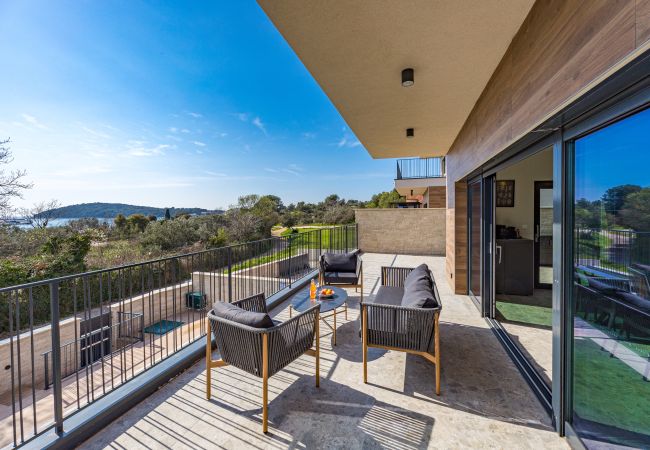 Villa in Medulin - Villa Bay I near Medulin for 9 people with heated pool - playground & whirpool only 100 meters from the beach - pet friendly Villa in Medulin - Villa Bay I near Medulin for 9 people with heated pool - playground & whirpool only 100 meters from the beach - pet friendly