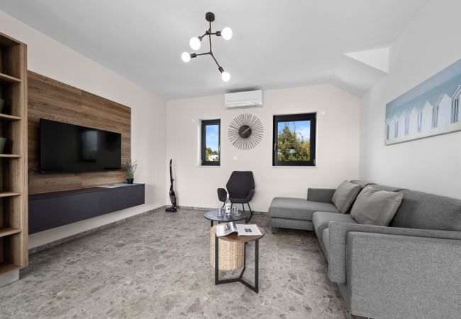 Villa in Medulin - Villa Bay I near Medulin for 9 people with heated pool - playground & whirpool only 100 meters from the beach - pet friendly Villa in Medulin - Villa Bay I near Medulin for 9 people with heated pool - playground & whirpool only 100 meters from the beach - pet friendly