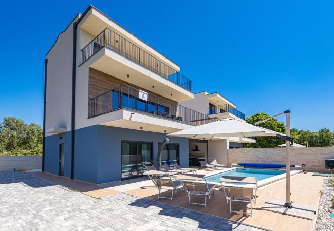 Villa in Medulin - Villa Bay II near Medulin for 9 people with heated pool - playground & whirpool only 100 meters from the beach Villa in Medulin - Villa Bay II near Medulin for 9 people with heated pool - playground & whirpool only 100 meters from the beach