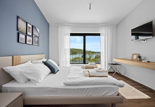 Villa in Medulin - Villa Bay II near Medulin for 9 people with heated pool - playground & whirpool only 100 meters from the beach Villa in Medulin - Villa Bay II near Medulin for 9 people with heated pool - playground & whirpool only 100 meters from the beach