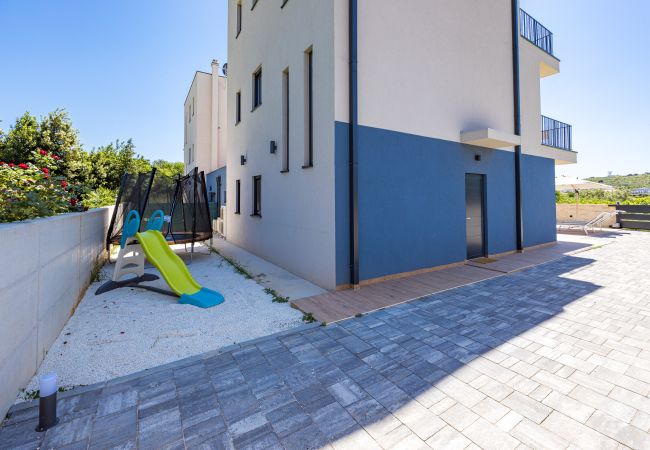 Villa in Medulin - Villa Bay II near Medulin for 9 people with heated pool - playground & whirpool only 100 meters from the beach Villa in Medulin - Villa Bay II near Medulin for 9 people with heated pool - playground & whirpool only 100 meters from the beach