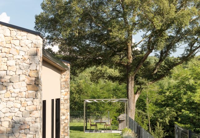 Villa in Karojba - Villa Ulmus near Motovun for 6 people with heated pool &  jacuzzi Villa in Karojba - Villa Ulmus near Motovun for 6 people with heated pool &  jacuzzi