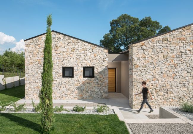 Villa in Karojba - Villa Ulmus near Motovun for 6 people with heated pool &  jacuzzi Villa in Karojba - Villa Ulmus near Motovun for 6 people with heated pool &  jacuzzi
