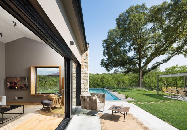 Villa in Karojba - Villa Ulmus near Motovun for 6 people with heated pool &  jacuzzi Villa in Karojba - Villa Ulmus near Motovun for 6 people with heated pool &  jacuzzi