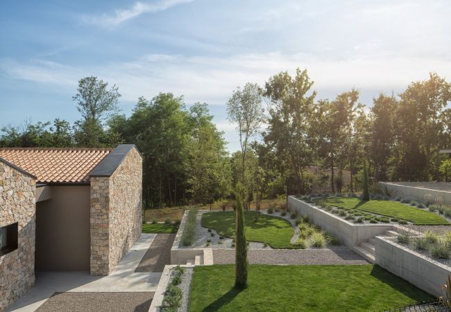 Villa in Karojba - Villa Ulmus near Motovun for 6 people with heated pool &  jacuzzi Villa in Karojba - Villa Ulmus near Motovun for 6 people with heated pool &  jacuzzi