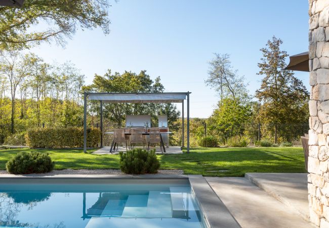 Villa in Karojba - Villa Ulmus near Motovun for 6 people with heated pool &  jacuzzi Villa in Karojba - Villa Ulmus near Motovun for 6 people with heated pool &  jacuzzi