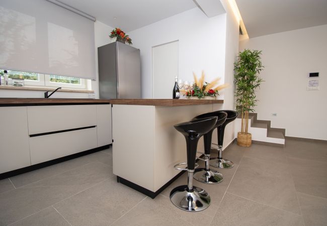 Villa in Ližnjan - Villa Rosarol near Medulin for 8 people with private pool & only 800 m from sea Villa in Ližnjan - Villa Rosarol near Medulin for 8 people with private pool & only 800 m from sea