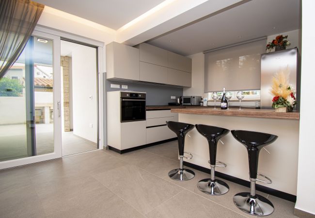 Villa in Ližnjan - Villa Rosarol near Medulin for 8 people with private pool & only 800 m from sea Villa in Ližnjan - Villa Rosarol near Medulin for 8 people with private pool & only 800 m from sea