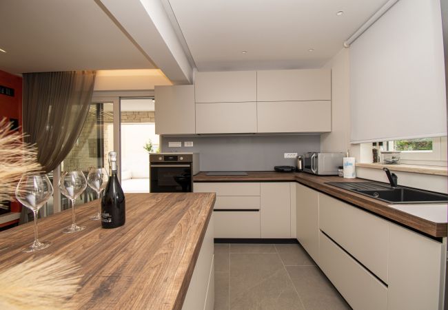 Villa in Ližnjan - Villa Rosarol near Medulin for 8 people with private pool & only 800 m from sea Villa in Ližnjan - Villa Rosarol near Medulin for 8 people with private pool & only 800 m from sea