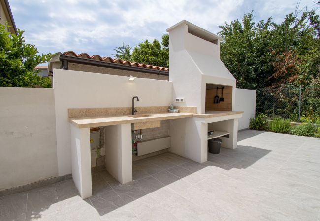 Villa in Ližnjan - Villa Rosarol near Medulin for 8 people with private pool & only 800 m from sea Villa in Ližnjan - Villa Rosarol near Medulin for 8 people with private pool & only 800 m from sea