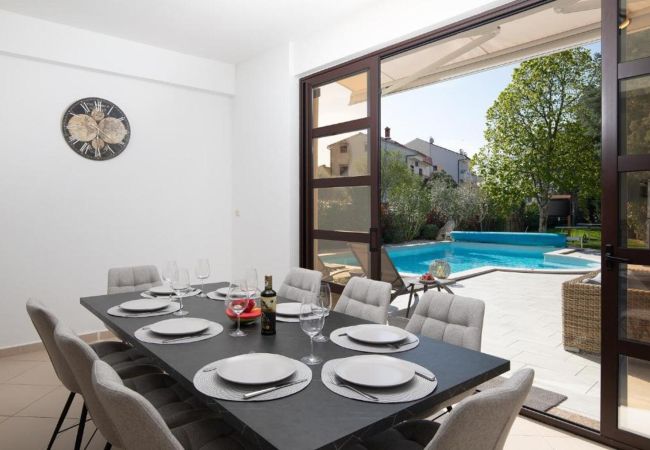Villa in Fažana - Villa Andrija in Fažana for 9 people with sea view & heated pool - only 400 m from the beach Villa in Fažana - Villa Andrija in Fažana for 9 people with sea view & heated pool - only 400 m from the beach