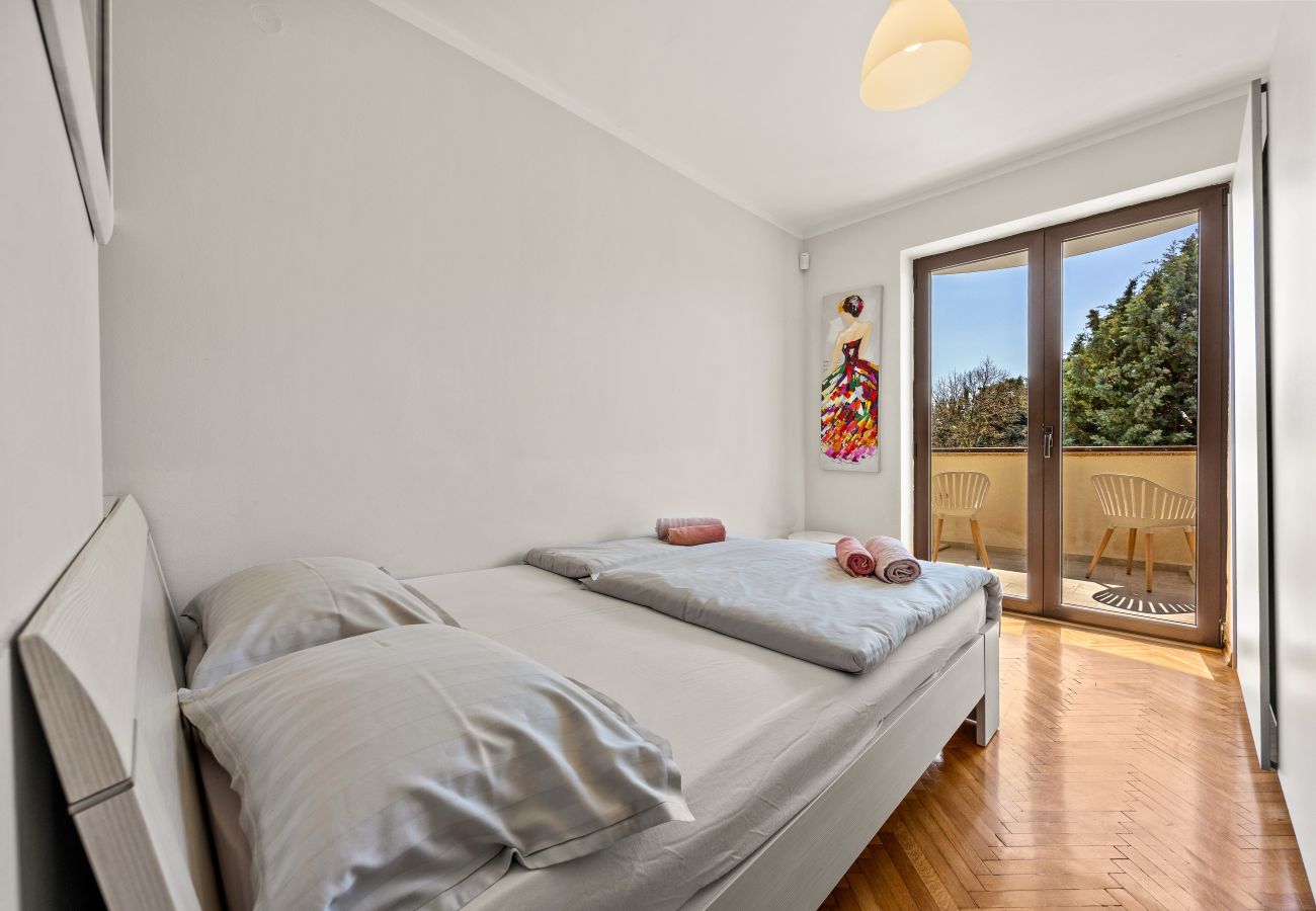 Villa in Fažana - Villa Andrija in Fažana for 9 people with sea view, kids playground & heated pool - only 400 m from the beach