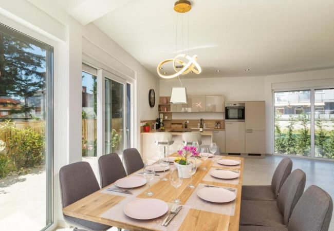 Villa in Fažana - Villa Elena Deluxe in Fažana for 8 people with whirlpool & private pool only 400 m from the beach Villa in Fažana - Villa Elena Deluxe in Fažana for 8 people with whirlpool & private pool only 400 m from the beach